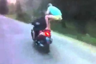 Video Cacetadas: Um idiota, uma rampa e uma scooter