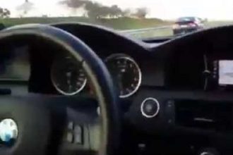 Baixar video BMW leva coro de Honda Civic a 300 km/h