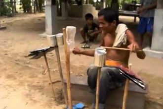 Vídeos de Motivação: Homem tocando bateria improvisada