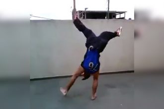 Zueira: Como Fazer um Trouxa Beixar sua Bunda