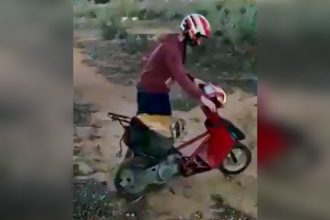 Video Cacetadas: Um idiota, uma rampa e uma scooter