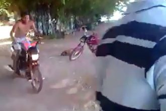Videos de Moto: Pulando de Moto na Ribanceira