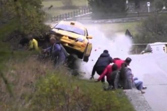 Videos de Carro: Acidente Rally: Pessoas Nasceram de Novo