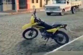 Baixar video Pegando a Moto com a Mão