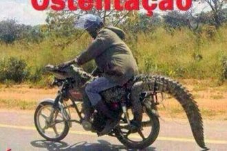 Baixar imagem Ostentação é ter uma moto da Lacoste