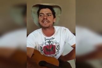 Videos Engraçados: A felicidade de um cachorro quente