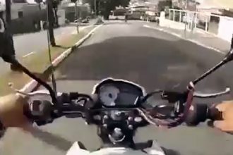 Acidentes: Trouxa incendeia moto