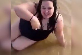 Baixar video Gordinha sexy no lago