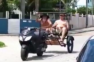 Baixar video Moto com Charrete