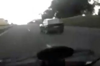 Baixar video Foi fugir da policia e capotou