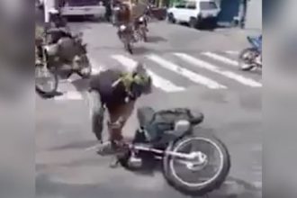 Baixar video Quando a policia aparece