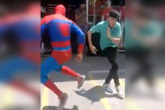 Baixar video Homem Aranha no passinho