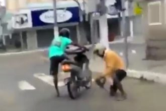 Video Cacetadas: Dando uma volta de moto-jegue