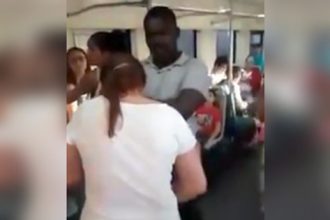 Videos: Cantor talentoso no metrô