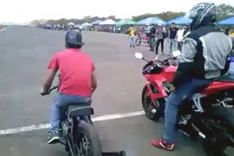 Baixar video Moto velha vs moto esportiva