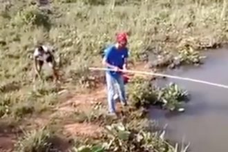 Zueira: Negão da picona ligando