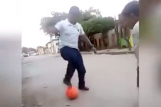 Baixar video Foi driblar e tomou uma bicuda