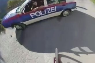 Baixar video Fugindo da polícia de bike