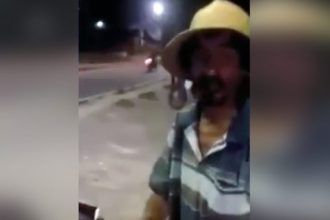 Zueira: Sacaneando o motorista atolado