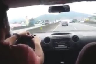 Videos de Carro: Um trouxa com um jipe