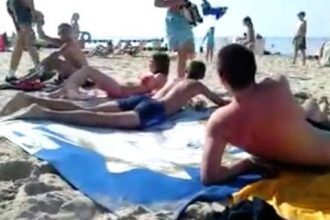Baixar video Trollando amigo com buraco na areia