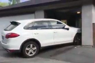 Videos de Carro: Sem Paciência de Esperar a Balsa