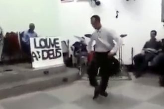 Baixar video Breakdance na igreja