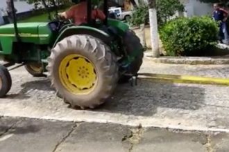 Videos de Carro: Sem Paciência de Esperar a Balsa