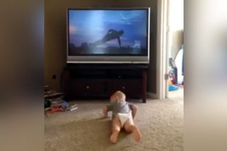 Baixar video Bebê Imitando Rocky Balboa