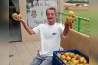 Baixar video É Laranja Carai