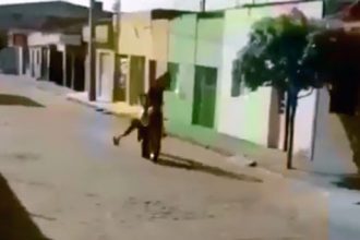 Video Cacetadas: Vai lá garotão, sobe na bike!