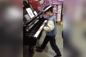 Baixar video Talento no piano