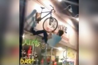 Video Cacetadas: Vai lá garotão, sobe na bike!