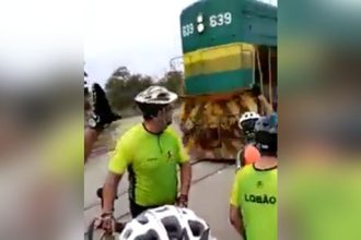 Baixar video Perdendo a bicicleta pro trem