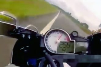 Baixar video Piloto suicida a 300 km/h