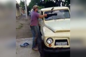 Baixar video Quebrou o carro na frente da polícia