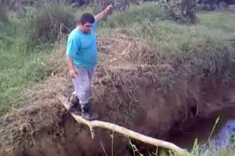 Videos: Chovendo só no meio da rua