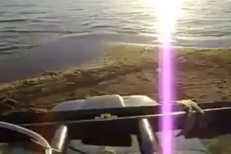 Baixar video Entrando na lagoa com Jeep