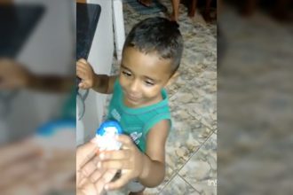 Baixar video Trollando Filho com Kinder Ovo Falso