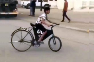 Baixar video Fazendo Drift de Bicicleta