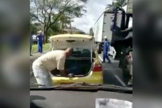 Videos: Tirou a arma do porta-malas