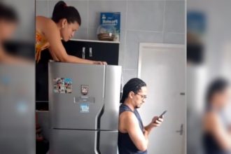 Baixar video Mulher investigando o marido