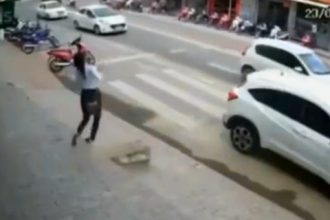 Baixar video Saiu catando cavaca e nem tava de salto