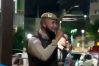 Videos Engraçados: O policial se emocionou