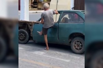 Baixar video Carro com chassi de madeira