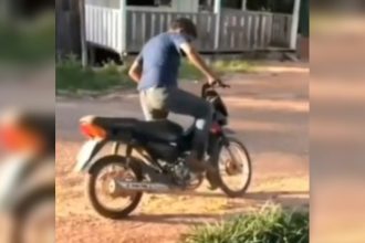 Baixar video Ta tentando ligar a moto até agora