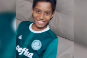 Videos Engraçados: O gato parece possuído