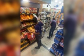 Zueira: Será que é o homem aranha?