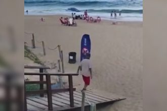 Baixar video Aquele tibum na praia