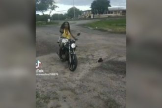 Baixar video Aprendendo a andar de moto